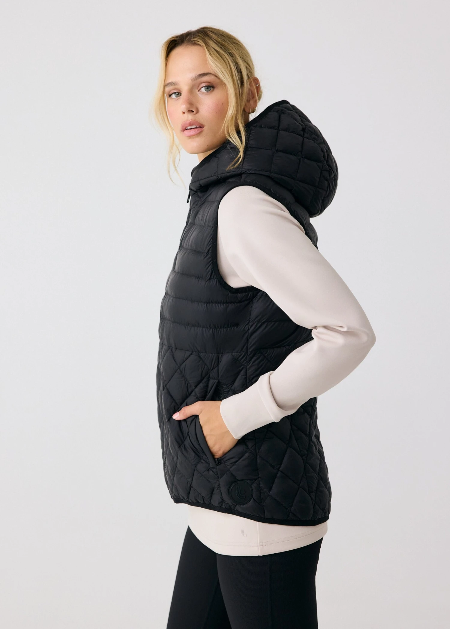The Base Insulated Vest 14 The Base Insulated Vest - Image 12