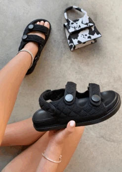 SOL Y LUNA BLACK DAD SANDAL -LOLE OUTLET ScreenShot2021 05 18at2.24.05PM