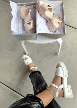 THAT GIRL WHITE PLATFORM SANDAL