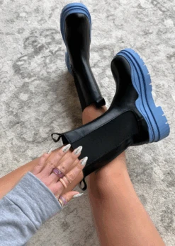 FEELS LIKE MONEY BLUE CHELSEA BOOTS -LOLE OUTLET ScreenShot2022 01 26at12.33.38PM