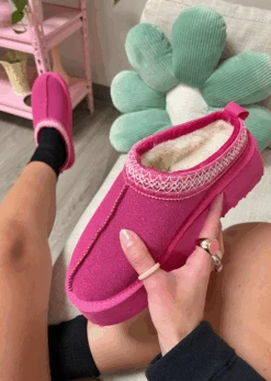 CUTENESS ALERT PINK PLATFORM SLIPPER