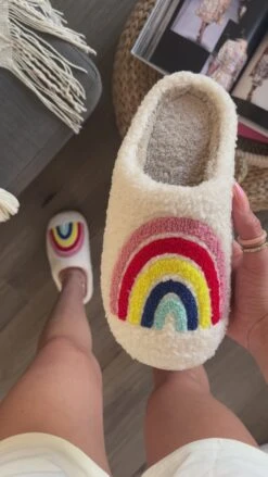 MAKE YOU SNUGGLE RAINBOW SLIPPERS -LOLE OUTLET c4c2b58bfc7a477485c49c173a68d8e9.thumbnail.0000000000