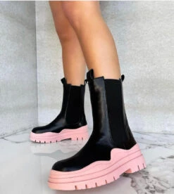 FEELS LIKE MONEY PINK CHELSEA BOOTS -LOLE OUTLET image a0413539 e83b 481b 91a5 f75f4ba74e9a